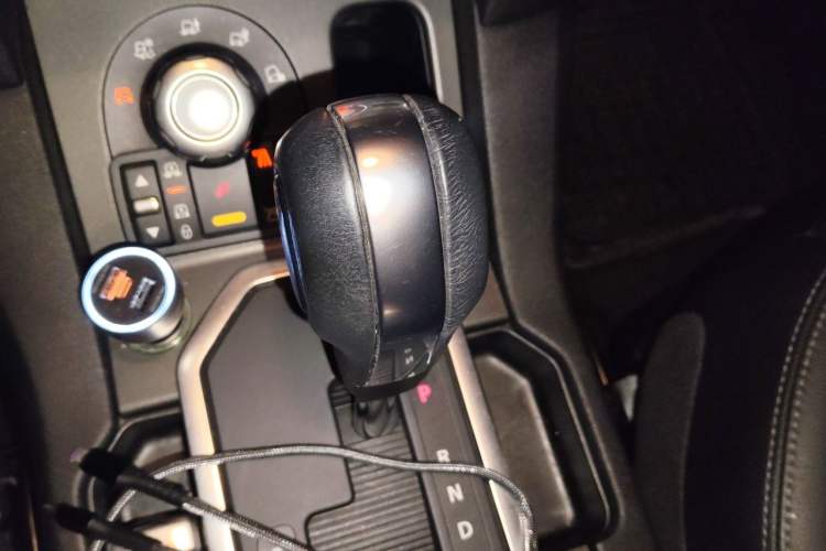 Used Land Rover Discovery 2011 4.0 V6 HSE Gear Lever