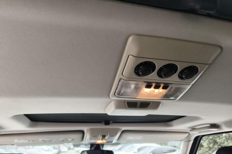 Used Land Rover Discovery 2011 4.0 V6 HSE Headliner