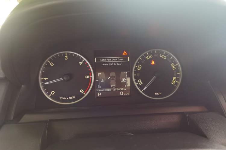 Used Land Rover Discovery 2011 3.0 SDV6 HSE Diesel Version Instrument Cluster
