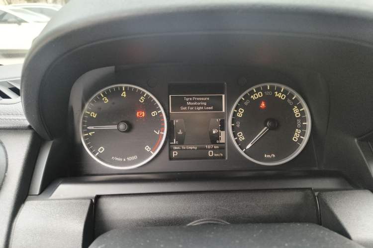 Used Land Rover Discovery 2011 4.0 V6 HSE Instrument Cluster