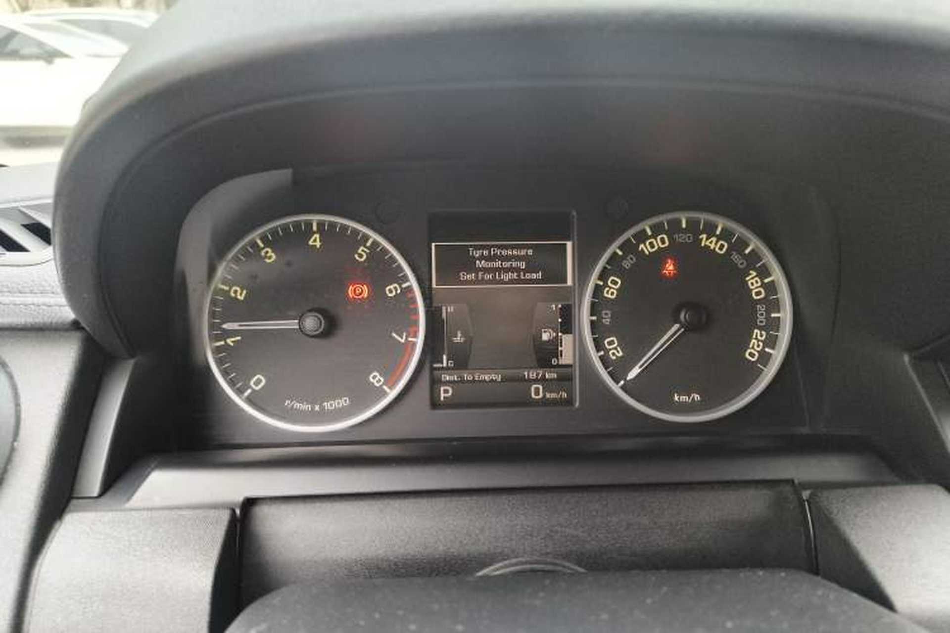 Used Land Rover Discovery 2011 4.0 V6 HSE Instrument Cluster