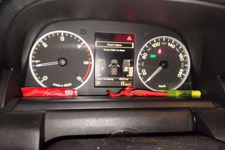 Used Land Rover Discovery 2011 3.0 SDV6 HSE Diesel Version Instrument Cluster