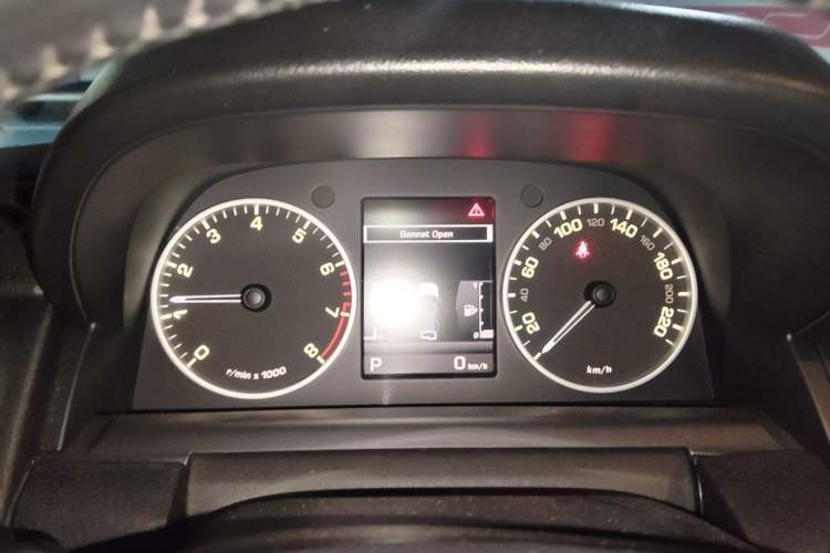 Used Land Rover Discovery 2011 4.0 V6 HSE Instrument Cluster