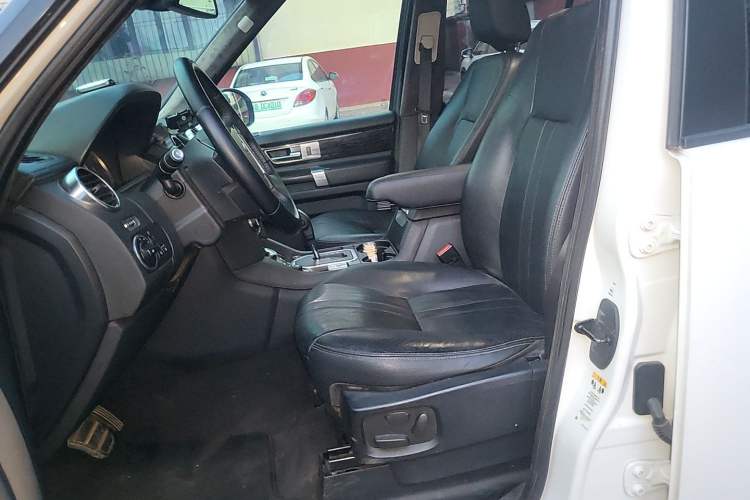 Used Land Rover Discovery 2011 3.0 SDV6 HSE Diesel Version Left Front Seat