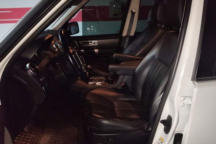 Used Land Rover Discovery 2011 4.0 V6 HSE Left Front Seat