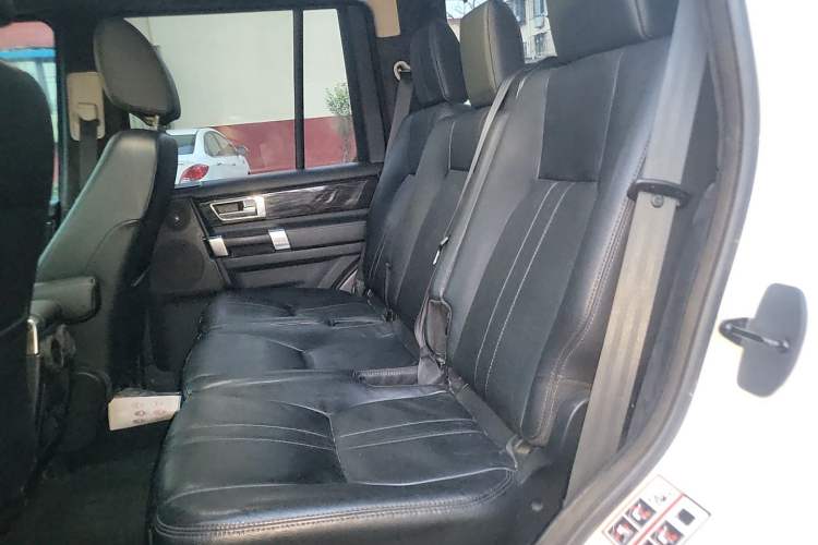 Used Land Rover Discovery 2011 3.0 SDV6 HSE Diesel Version Left Rear Seat