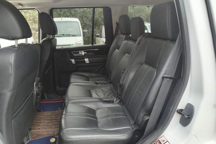 Used Land Rover Discovery 2011 4.0 V6 HSE Left Rear Seat