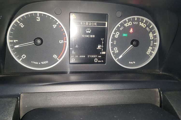 Used Land Rover Discovery 2011 3.0 SDV6 HSE Diesel Version Odometer Close Up