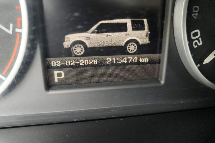 Used Land Rover Discovery 2011 4.0 V6 HSE Odometer Close Up