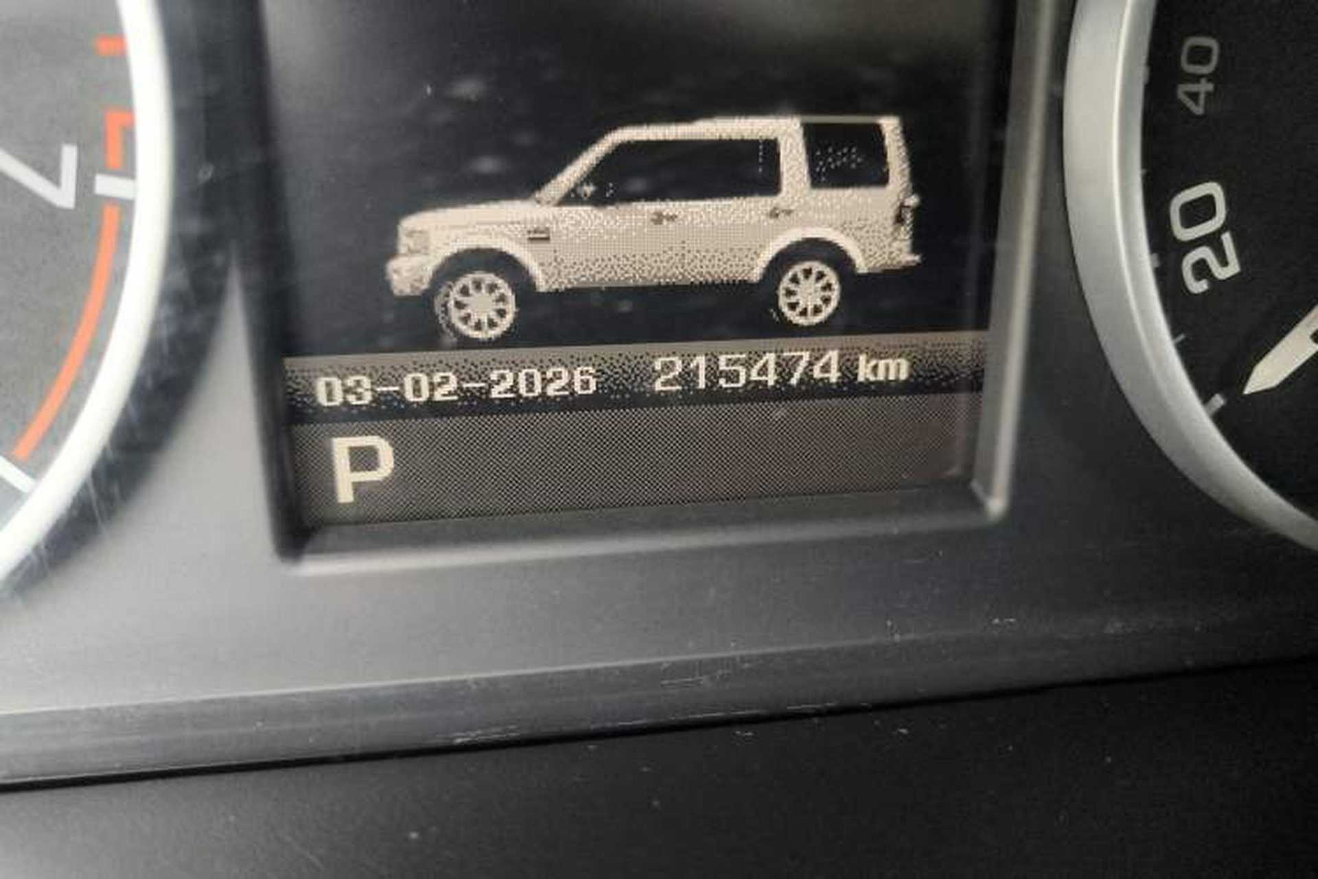 Used Land Rover Discovery 2011 4.0 V6 HSE Odometer Close Up