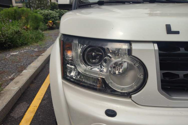 Used Land Rover Discovery 2011 5.0 V8 HSE Right Front Headlight