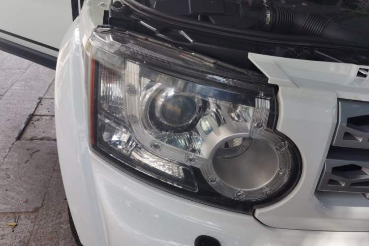 Used Land Rover Discovery 2011 3.0 SDV6 HSE Diesel Version Right Front Headlight