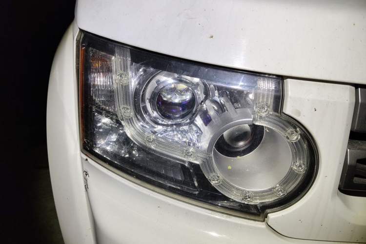 Used Land Rover Discovery 2011 3.0 SDV6 HSE Diesel Version Right Front Headlight