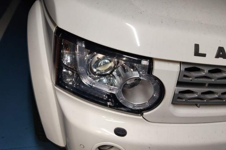 Used Land Rover Discovery 2011 4.0 V6 HSE Right Front Headlight