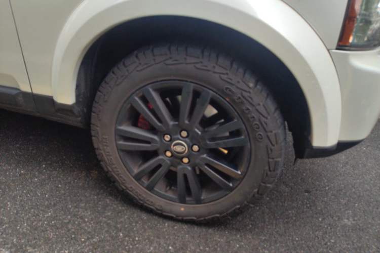 Used Land Rover Discovery 2011 5.0 V8 HSE Right Front Wheel Hub