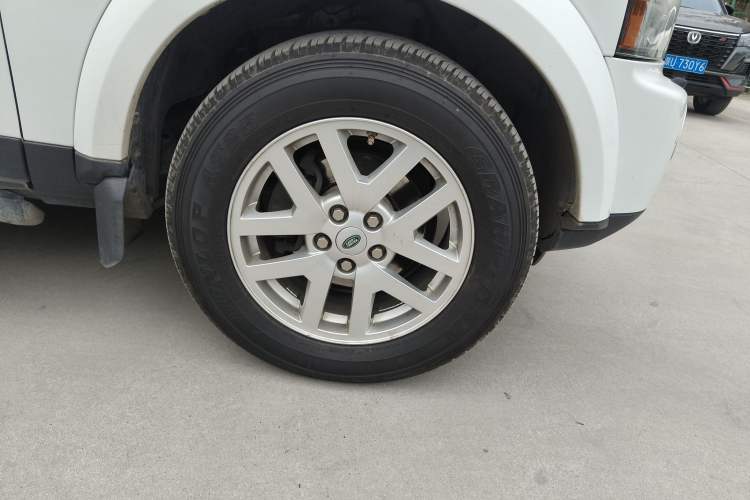 Used Land Rover Discovery 2011 4.0 V6 HSE Right Front Wheel Hub