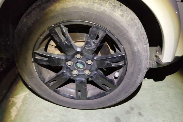 Used Land Rover Discovery 2011 3.0 SDV6 HSE Diesel Version Right Front Wheel Hub