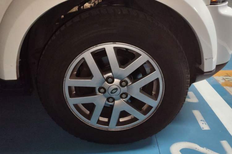 Used Land Rover Discovery 2011 4.0 V6 HSE Right Front Wheel Hub