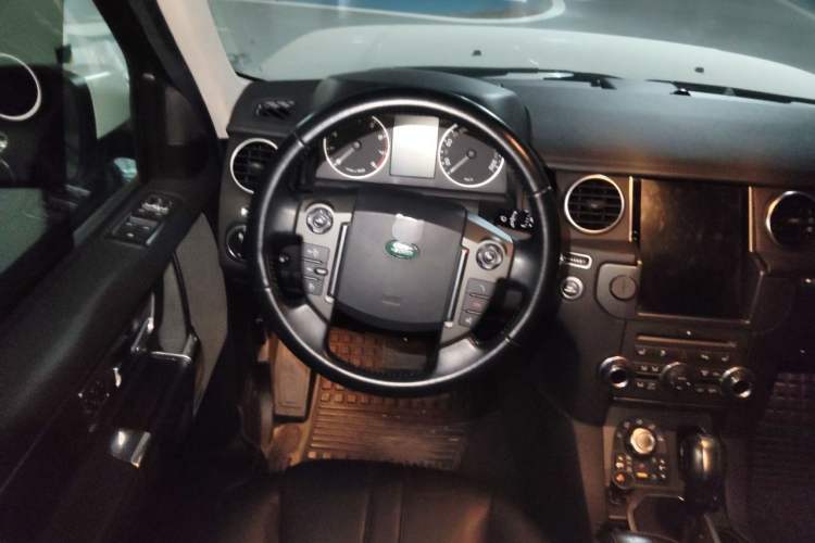 Used Land Rover Discovery 2011 4.0 V6 HSE Steering Wheel