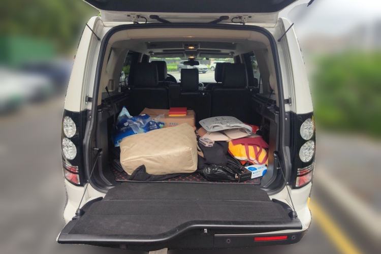 Used Land Rover Discovery 2011 5.0 V8 HSE Trunk