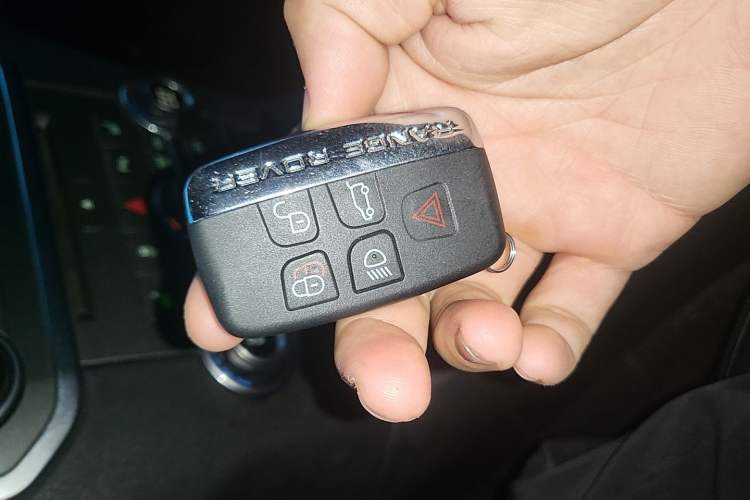 Used Land Rover Discovery 2011 3.0 SDV6 HSE Diesel Version Vehicle Key