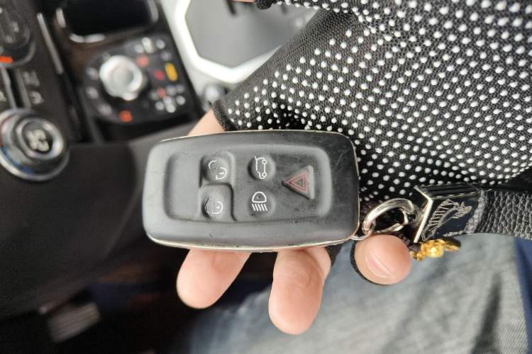 Used Land Rover Discovery 2011 4.0 V6 HSE Vehicle Key
