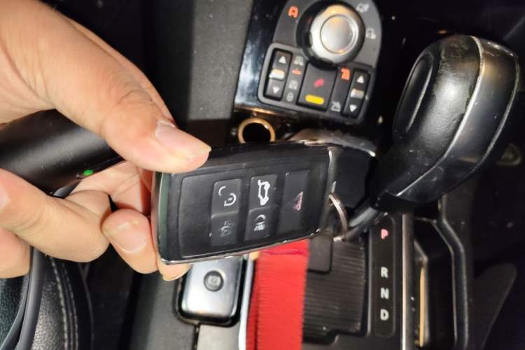 Used Land Rover Discovery 2011 3.0 SDV6 HSE Diesel Version Vehicle Key