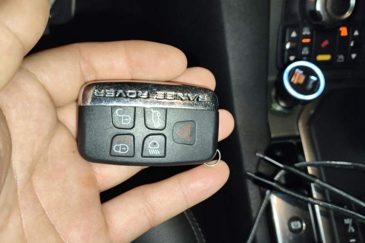 Used Land Rover Discovery 2011 4.0 V6 HSE Vehicle Key