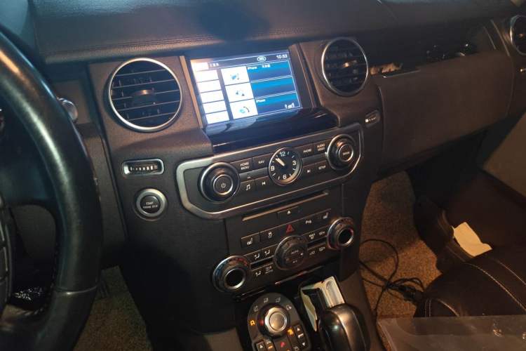 Used Land Rover Discovery 2012 3.0 SDV6 HSE Diesel Version Audio And AC Panel