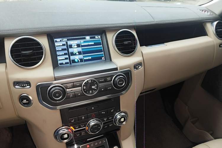 Used Land Rover Discovery 2012 3.0 SDV6 HSE Diesel Version Audio And AC Panel