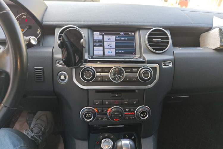 Used Land Rover Discovery 2012 3.0 SDV6 HSE Diesel Version Audio And AC Panel
