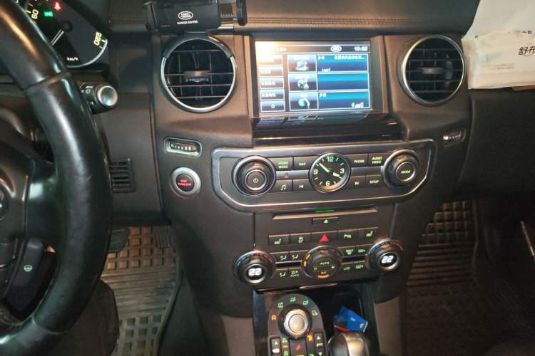 Used Land Rover Discovery 2012 5.0 V8 HSE Audio And AC Panel