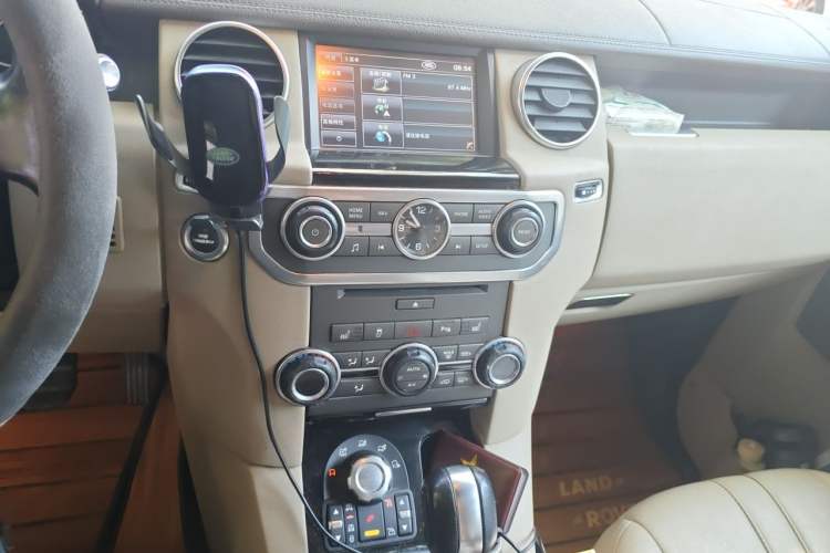 Used Land Rover Discovery 2012 5.0 V8 SE Audio And AC Panel