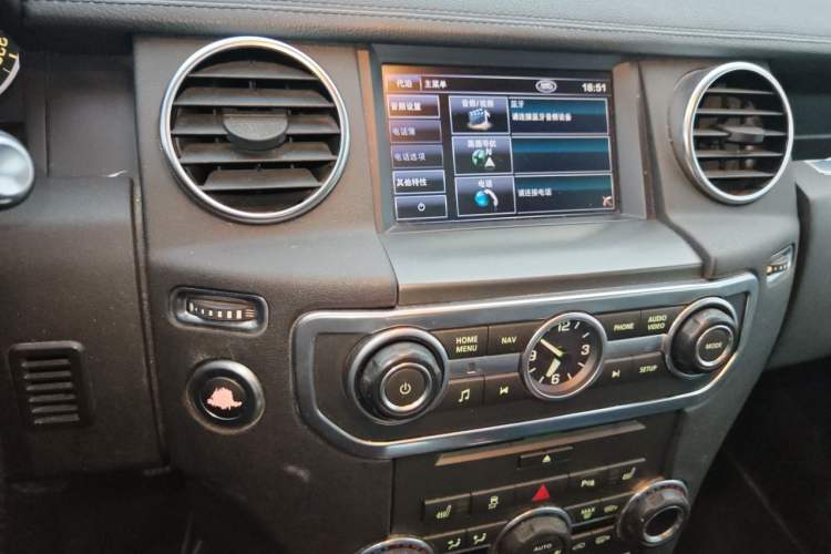 Used Land Rover Discovery 2012 3.0 SDV6 HSE Diesel Version Audio And AC Panel