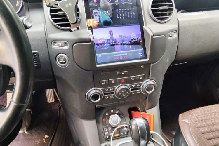 Used Land Rover Discovery 2012 3.0 SDV6 HSE Diesel Version Audio And AC Panel