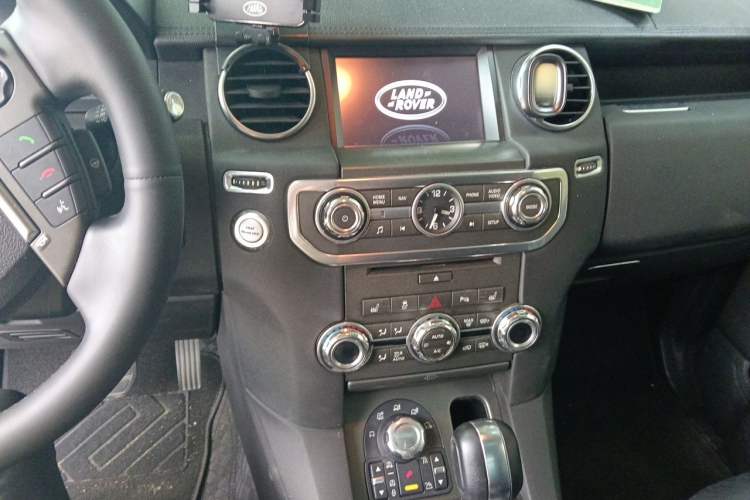 Used Land Rover Discovery 2012 5.0 V8 HSE Audio And AC Panel
