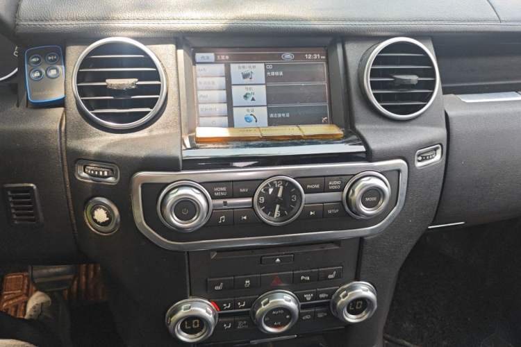 Used Land Rover Discovery 2012 3.0 SDV6 HSE Diesel Version Audio And AC Panel