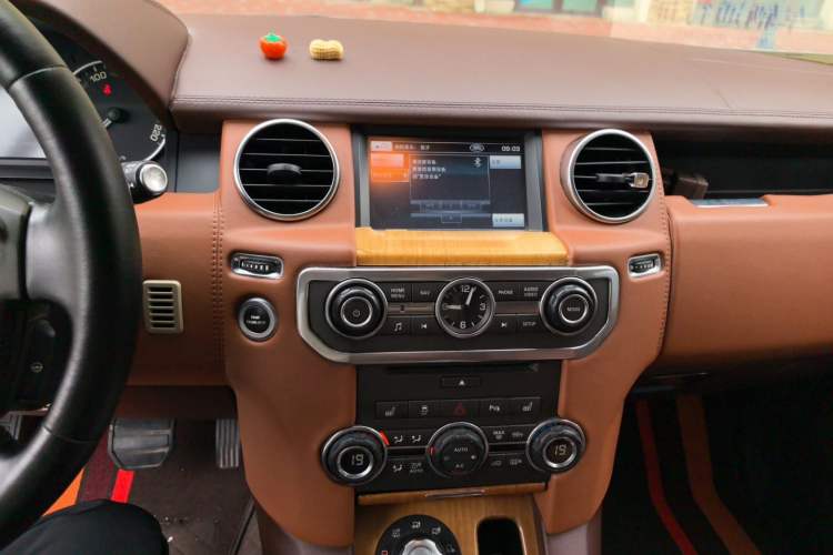 Used Land Rover Discovery 2012 5.0 V8 HSE Audio And AC Panel