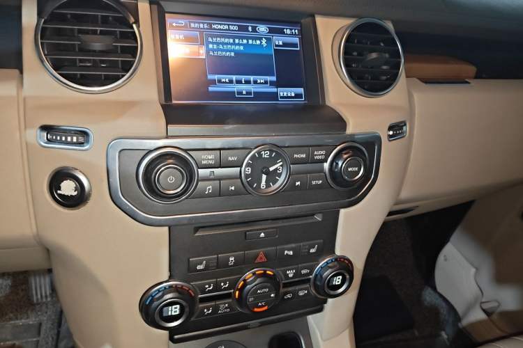 Used Land Rover Discovery 2012 3.0 SDV6 HSE Diesel Version Audio And AC Panel
