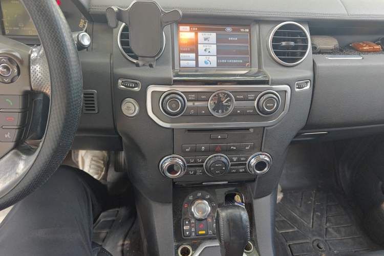 Used Land Rover Discovery 2012 3.0 SDV6 HSE Diesel Version Audio And AC Panel