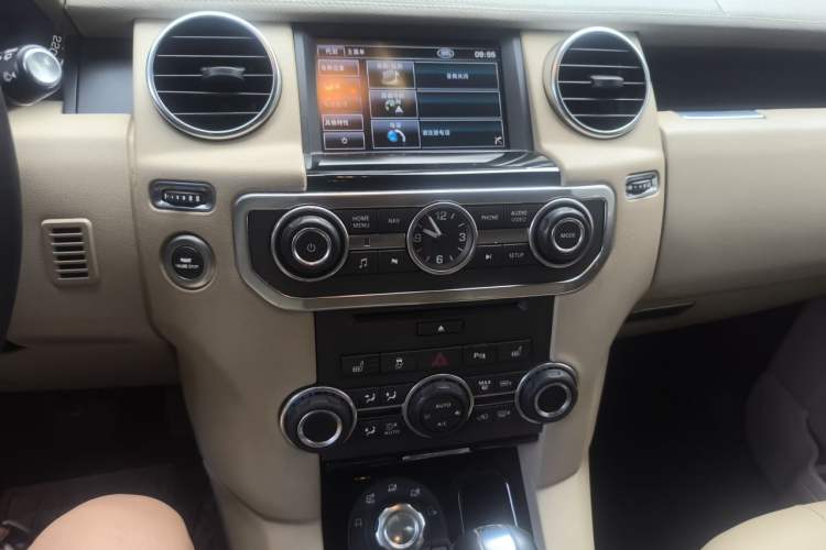 Used Land Rover Discovery 2012 3.0 SDV6 HSE Diesel Version Audio And AC Panel