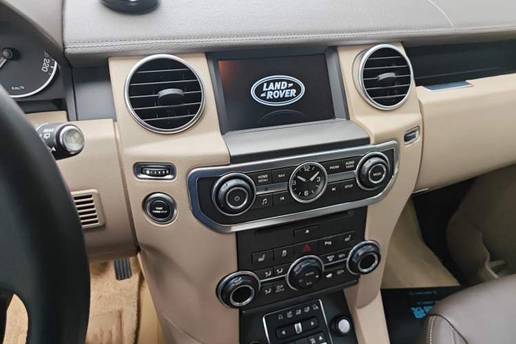 Used Land Rover Discovery 2012 3.0 SDV6 HSE Diesel Version Audio And AC Panel