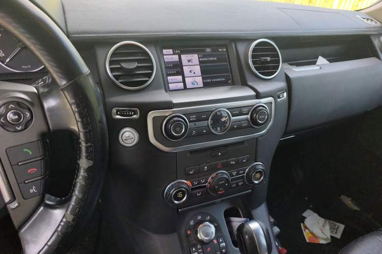 Used Land Rover Discovery 2012 5.0 V8 HSE Audio And AC Panel