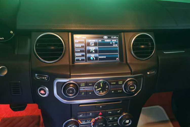 Used Land Rover Discovery 2012 3.0 SDV6 HSE Diesel Version Audio And AC Panel