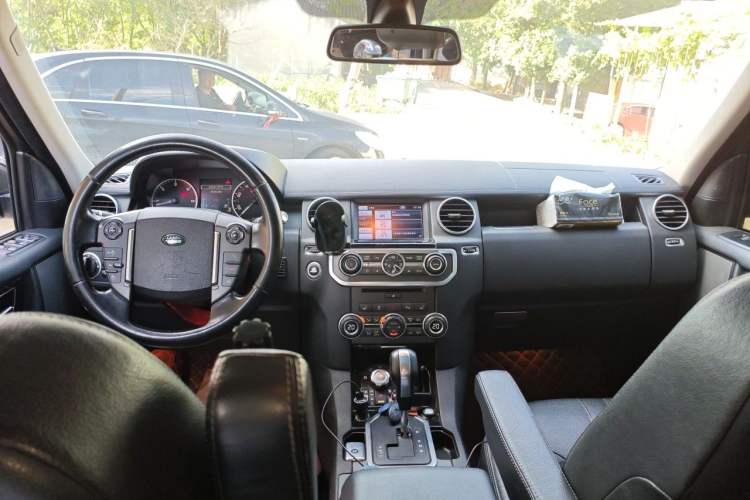 Used Land Rover Discovery 2012 3.0 SDV6 HSE Diesel Version Center Console