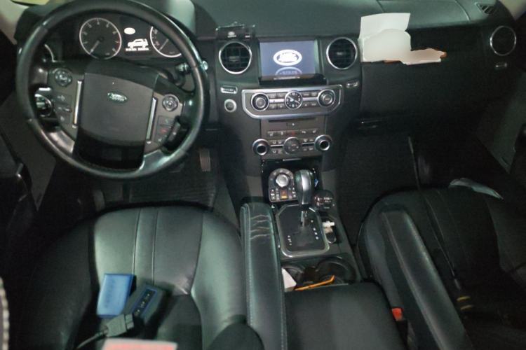 Used Land Rover Discovery 2012 5.0 V8 HSE Center Console