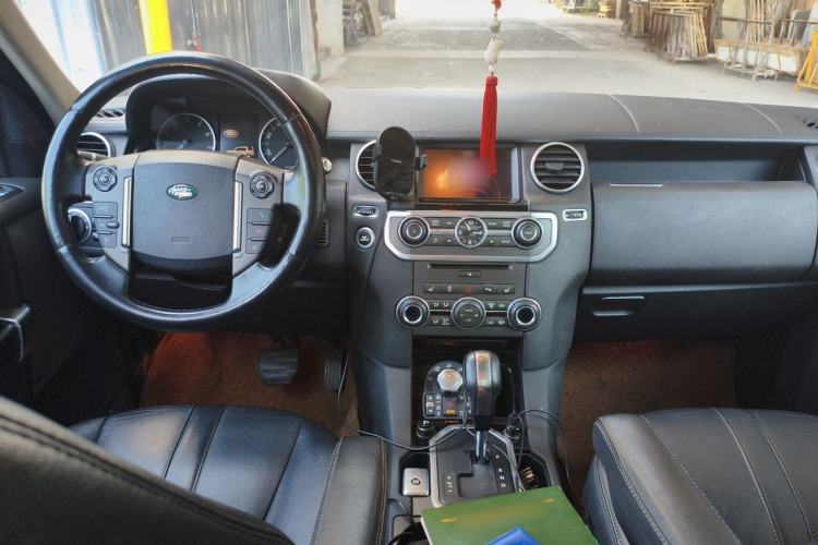 Used Land Rover Discovery 2012 5.0 V8 SE Center Console