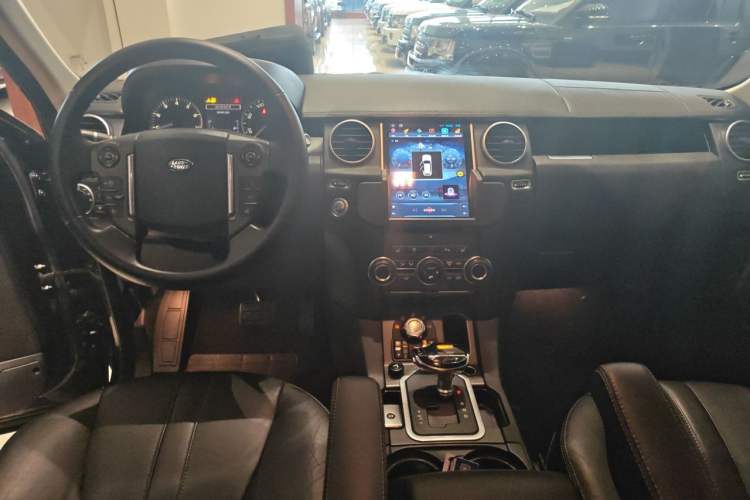 Used Land Rover Discovery 2012 5.0 V8 SE Center Console