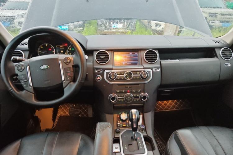Used Land Rover Discovery 2012 3.0 SDV6 HSE Diesel Version Center Console