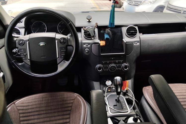 Used Land Rover Discovery 2012 3.0 SDV6 HSE Diesel Version Center Console